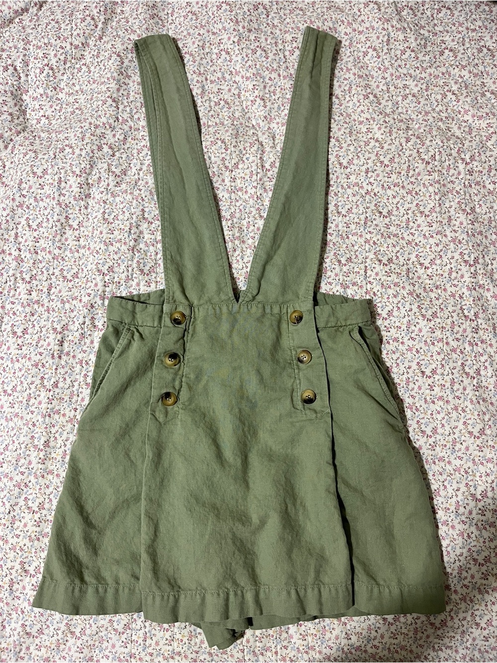 Zara Green Suspender Skort with Button-Front Detail and pockets. Small